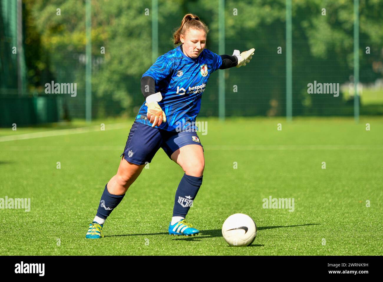 Ystrad Mynach, Galles. 3 ottobre 2021. Portiere Klaudia Wojtyczka del Cardiff City Ladies durante il riscaldamento pre-partita prima della partita di fa Women's National League Southern Premier Division match tra Cardiff City Ladies e Hounslow Women al Centre of Sporting Excellence di Ystrad Mynach, Galles, Regno Unito, il 3 ottobre 2021. Crediti: Duncan Thomas/Majestic Media. Foto Stock