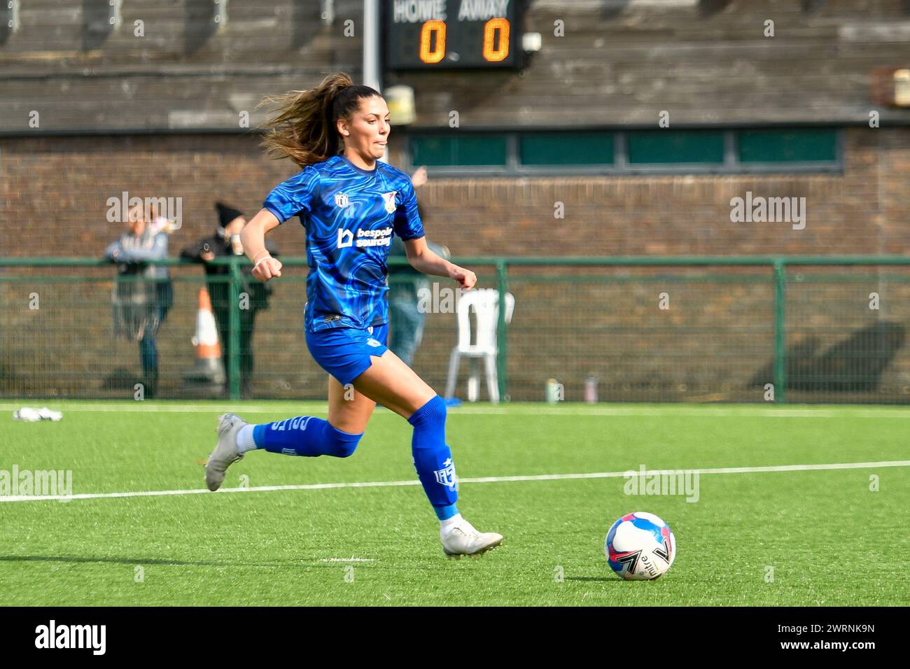 Ystrad Mynach, Galles. 3 ottobre 2021. Kaitlyn Morgan-Hemmens di Cardiff City Ladies durante il riscaldamento pre-partita prima del match di fa Women's National League Southern Premier Division tra Cardiff City Ladies e Hounslow Women al Centre of Sporting Excellence di Ystrad Mynach, Galles, Regno Unito, il 3 ottobre 2021. Crediti: Duncan Thomas/Majestic Media. Foto Stock