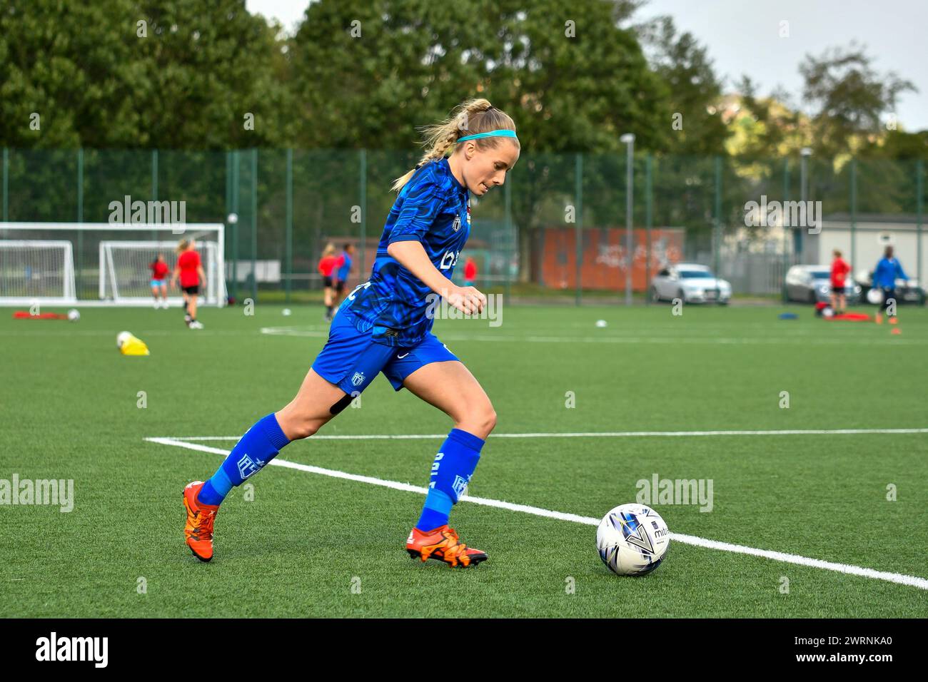 Ystrad Mynach, Galles. 3 ottobre 2021. Ellie Sargent di Cardiff City Ladies durante il riscaldamento pre-partita prima della partita di fa Women's National League Southern Premier Division tra Cardiff City Ladies e Hounslow Women al Centre of Sporting Excellence di Ystrad Mynach, Galles, Regno Unito, il 3 ottobre 2021. Crediti: Duncan Thomas/Majestic Media. Foto Stock