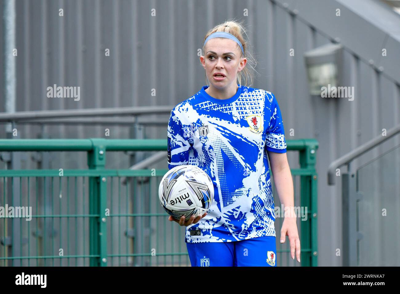 Ystrad Mynach, Galles. 3 ottobre 2021. Amber Roberts di Cardiff City Ladies in procinto di partecipare alla partita di fa Women's National League Southern Premier Division tra Cardiff City Ladies e Hounslow Women al Centre of Sporting Excellence di Ystrad Mynach, Galles, Regno Unito, il 3 ottobre 2021. Crediti: Duncan Thomas/Majestic Media. Foto Stock