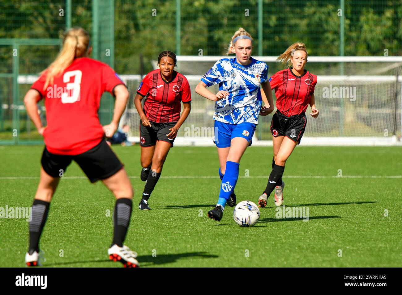 Ystrad Mynach, Galles. 3 ottobre 2021. Amber Roberts di Cardiff City Ladies in azione durante la partita di fa Women's National League Southern Premier Division tra Cardiff City Ladies e Hounslow Women al Centre of Sporting Excellence di Ystrad Mynach, Galles, Regno Unito, il 3 ottobre 2021. Crediti: Duncan Thomas/Majestic Media. Foto Stock