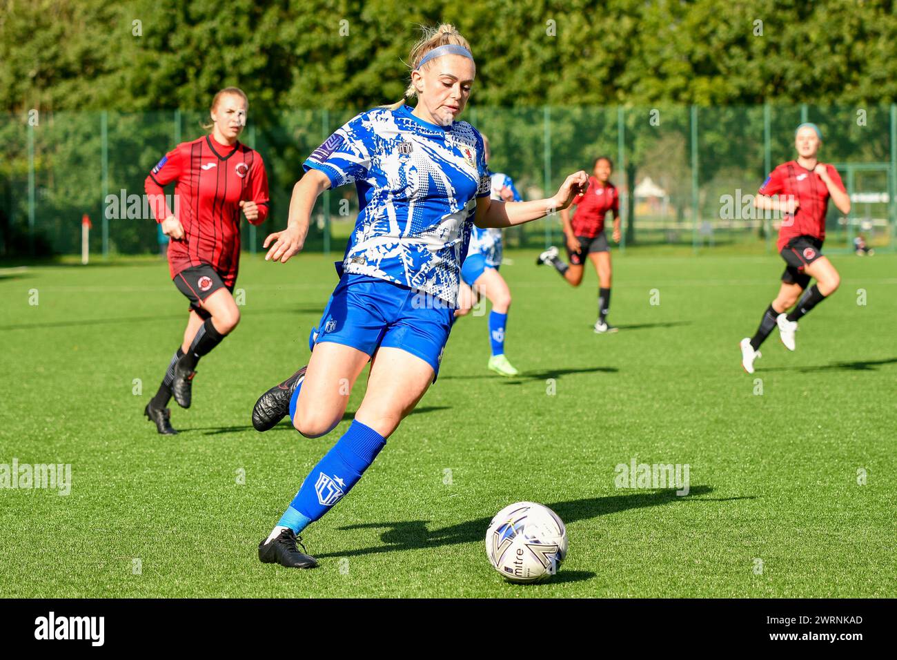 Ystrad Mynach, Galles. 3 ottobre 2021. Amber Roberts di Cardiff City Ladies in azione durante la partita di fa Women's National League Southern Premier Division tra Cardiff City Ladies e Hounslow Women al Centre of Sporting Excellence di Ystrad Mynach, Galles, Regno Unito, il 3 ottobre 2021. Crediti: Duncan Thomas/Majestic Media. Foto Stock