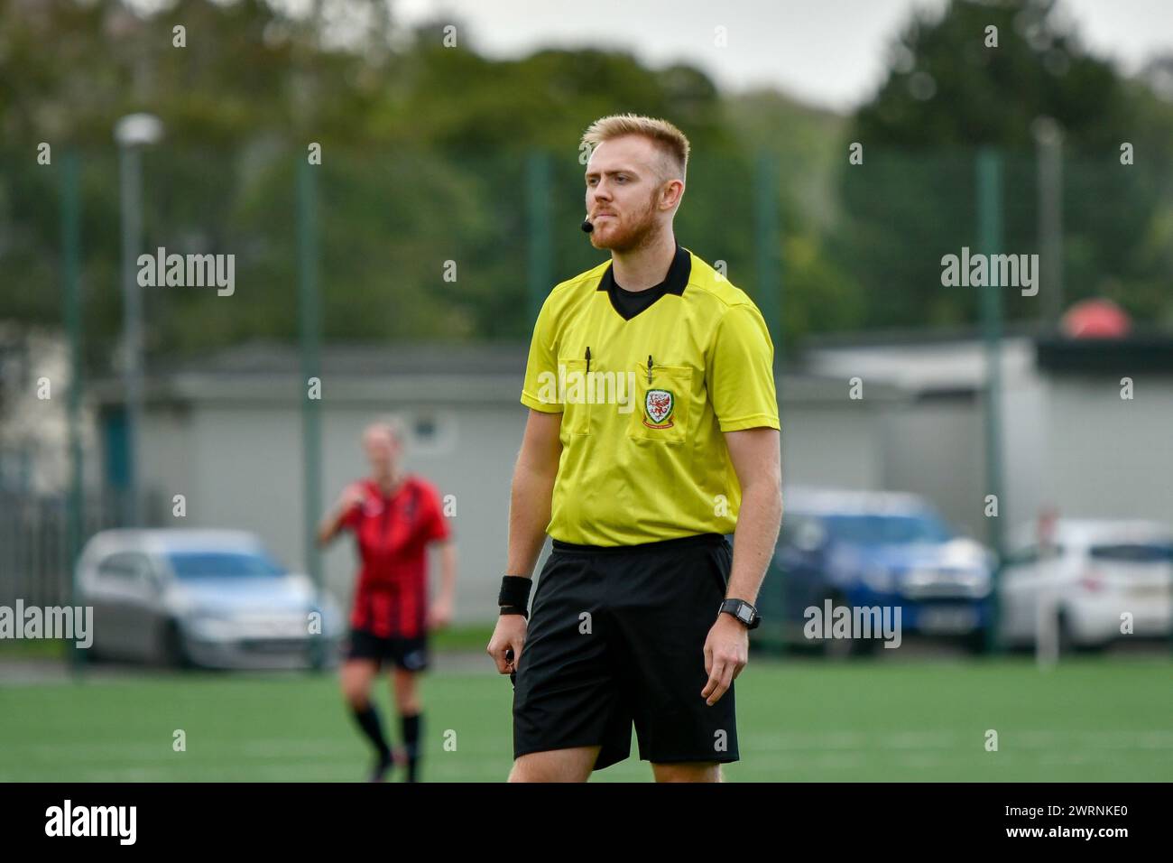 Ystrad Mynach, Galles. 3 ottobre 2021. Arbitro di partita Ieuan Lewis durante la partita di fa Women's National League Southern Premier Division tra Cardiff City Ladies e Hounslow Women al Centre of Sporting Excellence di Ystrad Mynach, Galles, Regno Unito, il 3 ottobre 2021. Crediti: Duncan Thomas/Majestic Media. Foto Stock