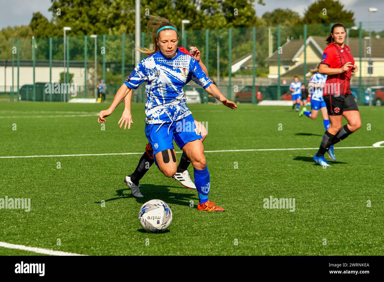 Ystrad Mynach, Galles. 3 ottobre 2021. Ellie Sargent di Cardiff City Ladies in azione durante la partita di fa Women's National League Southern Premier Division tra Cardiff City Ladies e Hounslow Women al Centre of Sporting Excellence di Ystrad Mynach, Galles, Regno Unito, il 3 ottobre 2021. Crediti: Duncan Thomas/Majestic Media. Foto Stock