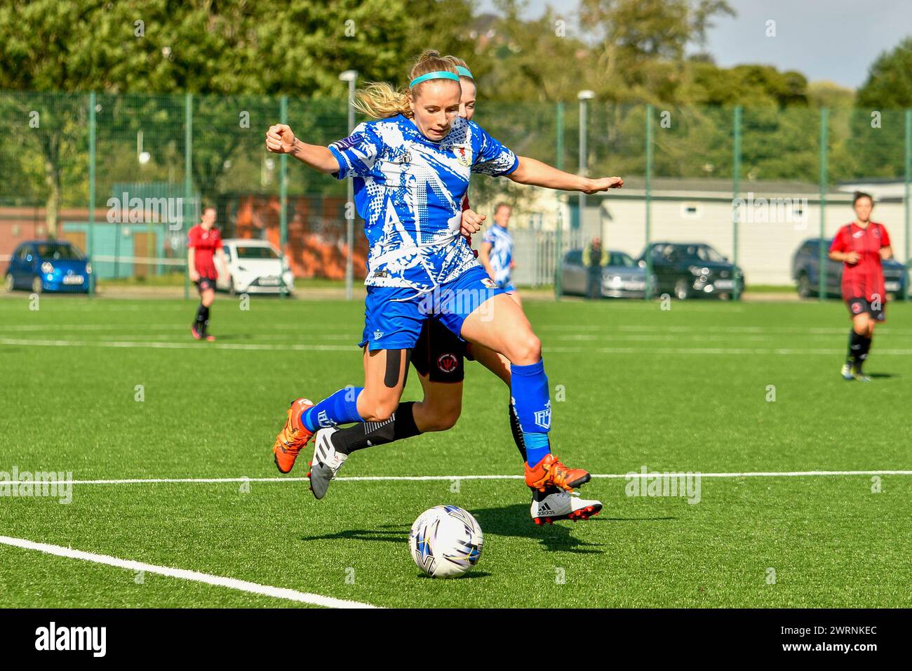 Ystrad Mynach, Galles. 3 ottobre 2021. Ellie Sargent di Cardiff City Ladies in azione durante la partita di fa Women's National League Southern Premier Division tra Cardiff City Ladies e Hounslow Women al Centre of Sporting Excellence di Ystrad Mynach, Galles, Regno Unito, il 3 ottobre 2021. Crediti: Duncan Thomas/Majestic Media. Foto Stock