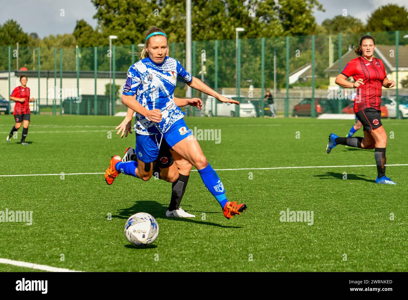 Ystrad Mynach, Galles. 3 ottobre 2021. Ellie Sargent di Cardiff City Ladies in azione durante la partita di fa Women's National League Southern Premier Division tra Cardiff City Ladies e Hounslow Women al Centre of Sporting Excellence di Ystrad Mynach, Galles, Regno Unito, il 3 ottobre 2021. Crediti: Duncan Thomas/Majestic Media. Foto Stock