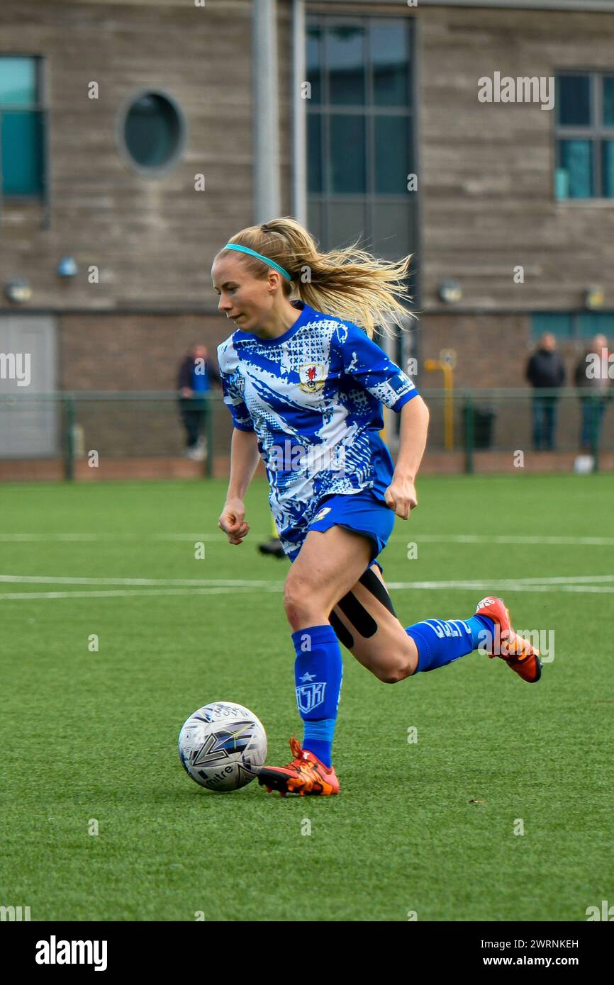 Ystrad Mynach, Galles. 3 ottobre 2021. Ellie Sargent di Cardiff City Ladies in azione durante la partita di fa Women's National League Southern Premier Division tra Cardiff City Ladies e Hounslow Women al Centre of Sporting Excellence di Ystrad Mynach, Galles, Regno Unito, il 3 ottobre 2021. Crediti: Duncan Thomas/Majestic Media. Foto Stock
