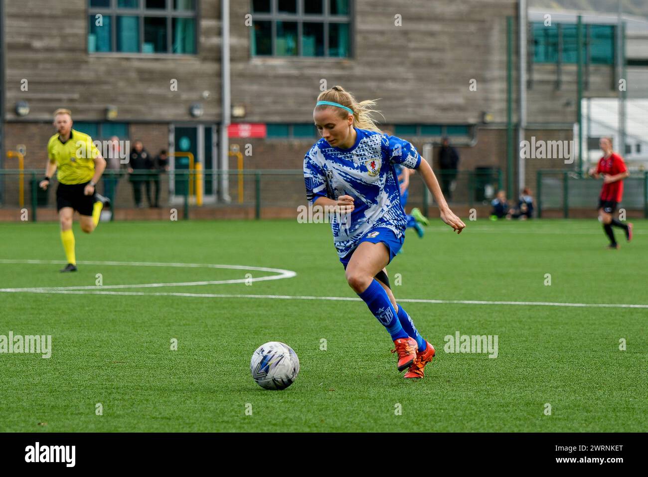 Ystrad Mynach, Galles. 3 ottobre 2021. Ellie Sargent di Cardiff City Ladies in azione durante la partita di fa Women's National League Southern Premier Division tra Cardiff City Ladies e Hounslow Women al Centre of Sporting Excellence di Ystrad Mynach, Galles, Regno Unito, il 3 ottobre 2021. Crediti: Duncan Thomas/Majestic Media. Foto Stock