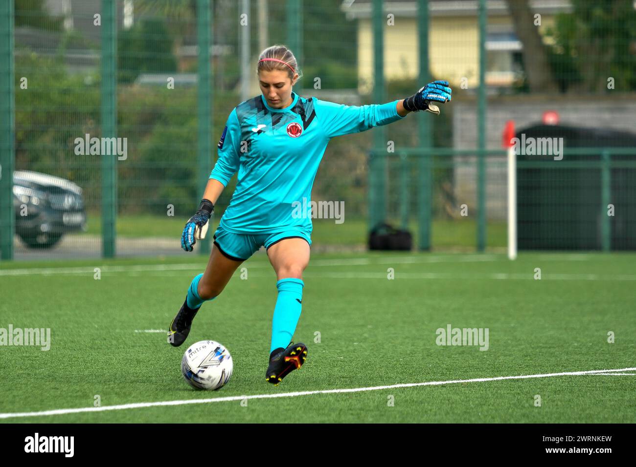 Ystrad Mynach, Galles. 3 ottobre 2021. Portiere Sophia Garrido di Hounslow Women in azione durante la partita di fa Women's National League Southern Premier Division tra Cardiff City Ladies e Hounslow Women al Centre of Sporting Excellence di Ystrad Mynach, Galles, Regno Unito, il 3 ottobre 2021. Crediti: Duncan Thomas/Majestic Media. Foto Stock