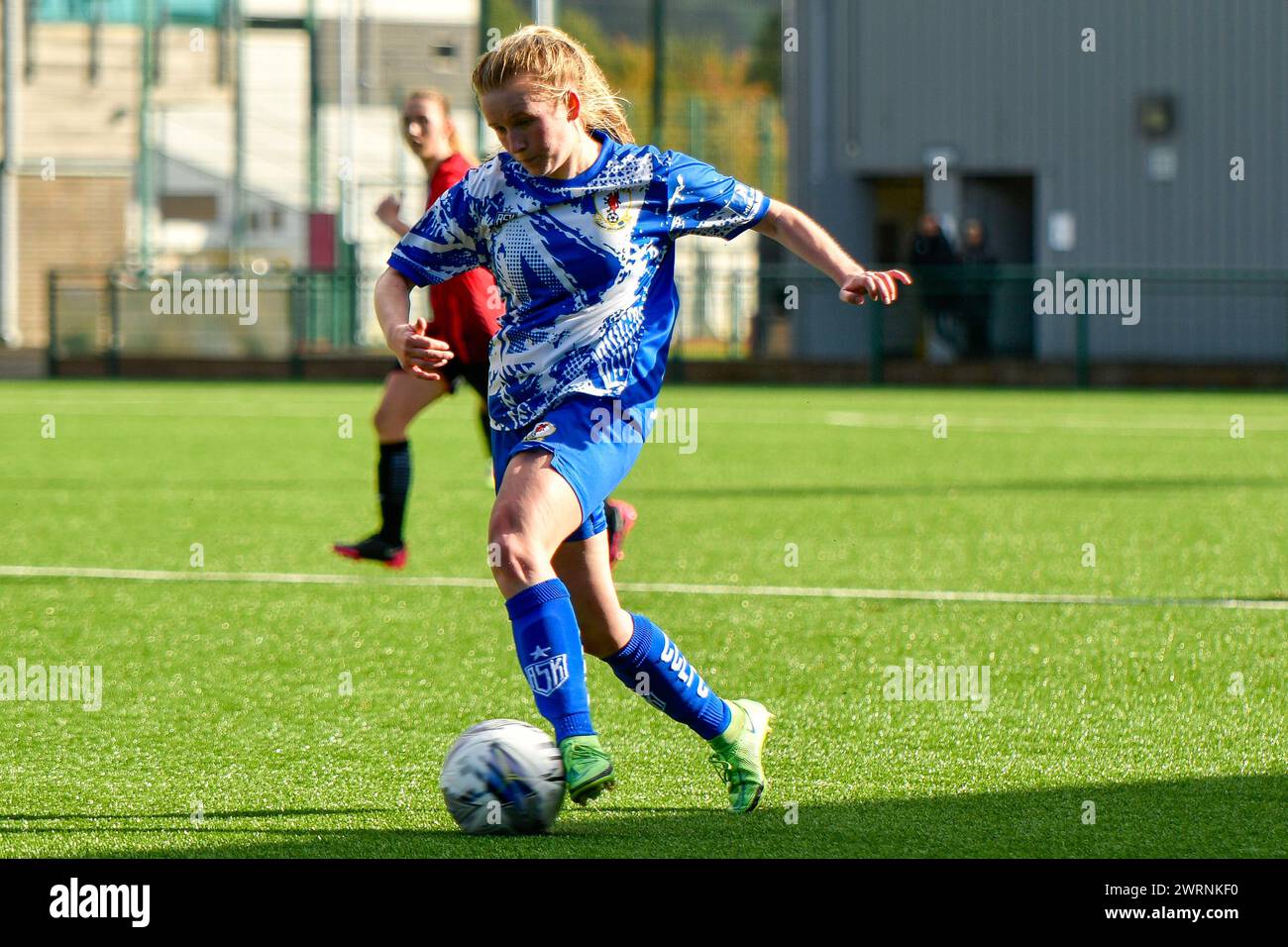 Ystrad Mynach, Galles. 3 ottobre 2021. Ruby Scahill di Cardiff City Ladies on the ball durante la partita di fa Women's National League Southern Premier Division tra Cardiff City Ladies e Hounslow Women al Centre of Sporting Excellence di Ystrad Mynach, Galles, Regno Unito, il 3 ottobre 2021. Crediti: Duncan Thomas/Majestic Media. Foto Stock