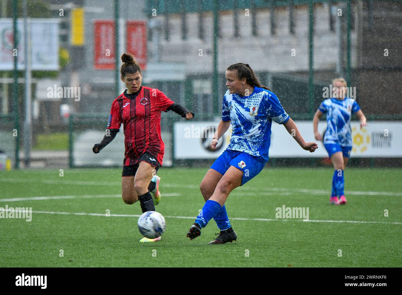 Ystrad Mynach, Galles. 3 ottobre 2021. Hollie Smith di Cardiff City Ladies in azione durante la partita di fa Women's National League Southern Premier Division tra Cardiff City Ladies e Hounslow Women al Centre of Sporting Excellence di Ystrad Mynach, Galles, Regno Unito, il 3 ottobre 2021. Crediti: Duncan Thomas/Majestic Media. Foto Stock