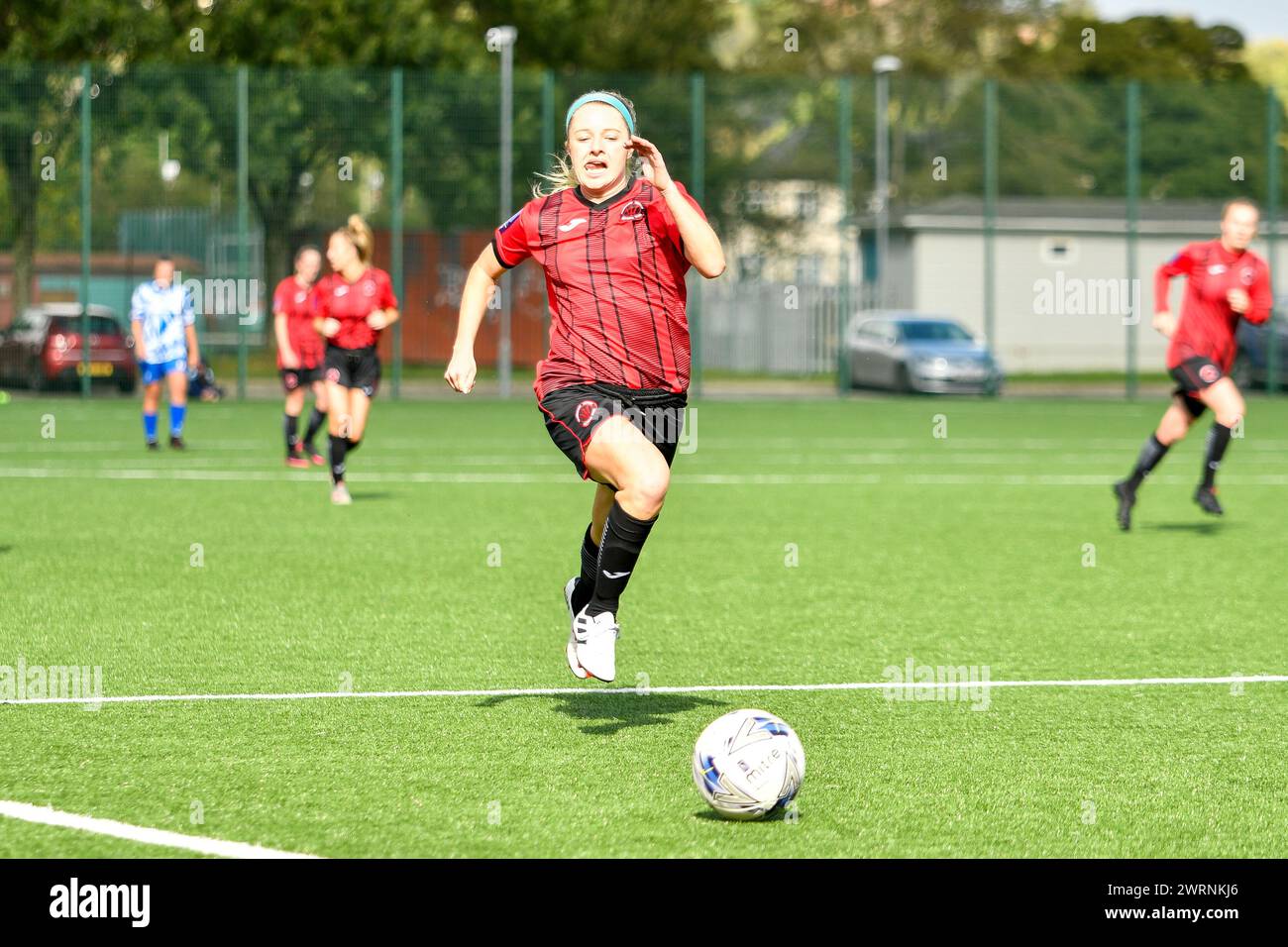 Ystrad Mynach, Galles. 3 ottobre 2021. Taylor Brackin di Hounslow Women in azione durante la partita di fa Women's National League Southern Premier Division tra Cardiff City Ladies e Hounslow Women al Centre of Sporting Excellence di Ystrad Mynach, Galles, Regno Unito, il 3 ottobre 2021. Crediti: Duncan Thomas/Majestic Media. Foto Stock