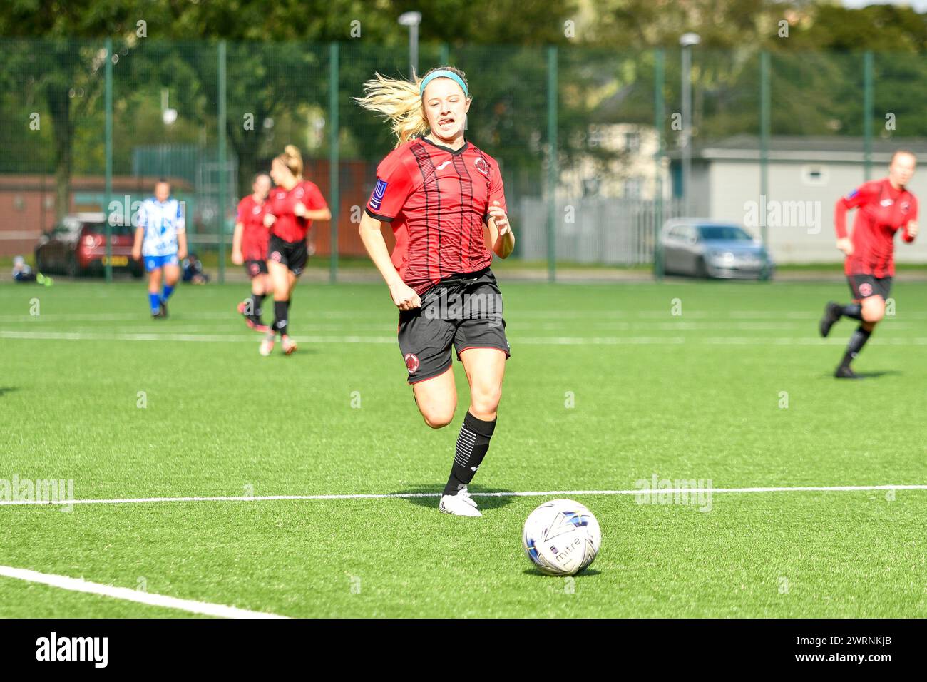 Ystrad Mynach, Galles. 3 ottobre 2021. Taylor Brackin di Hounslow Women in azione durante la partita di fa Women's National League Southern Premier Division tra Cardiff City Ladies e Hounslow Women al Centre of Sporting Excellence di Ystrad Mynach, Galles, Regno Unito, il 3 ottobre 2021. Crediti: Duncan Thomas/Majestic Media. Foto Stock