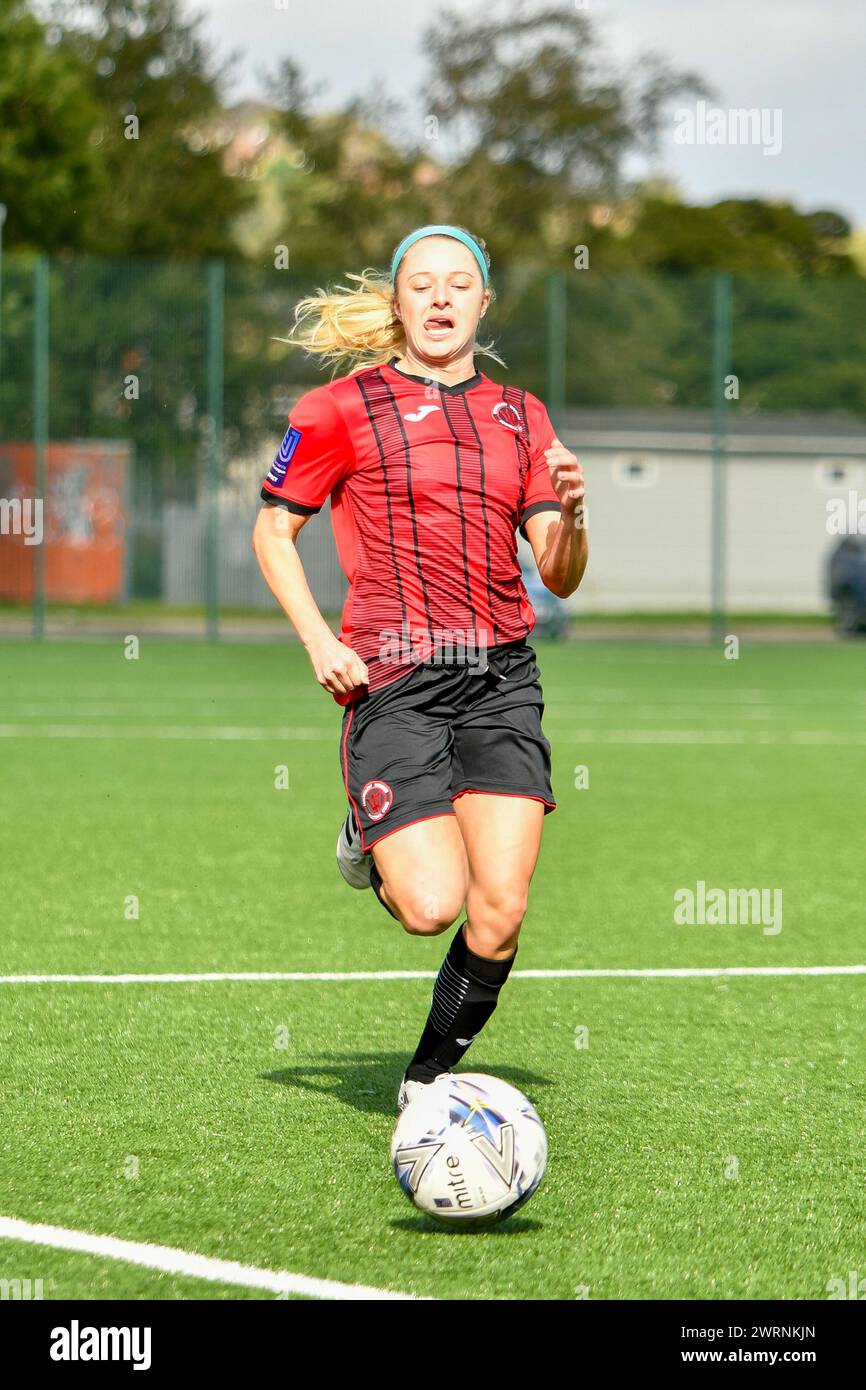 Ystrad Mynach, Galles. 3 ottobre 2021. Taylor Brackin di Hounslow Women in azione durante la partita di fa Women's National League Southern Premier Division tra Cardiff City Ladies e Hounslow Women al Centre of Sporting Excellence di Ystrad Mynach, Galles, Regno Unito, il 3 ottobre 2021. Crediti: Duncan Thomas/Majestic Media. Foto Stock