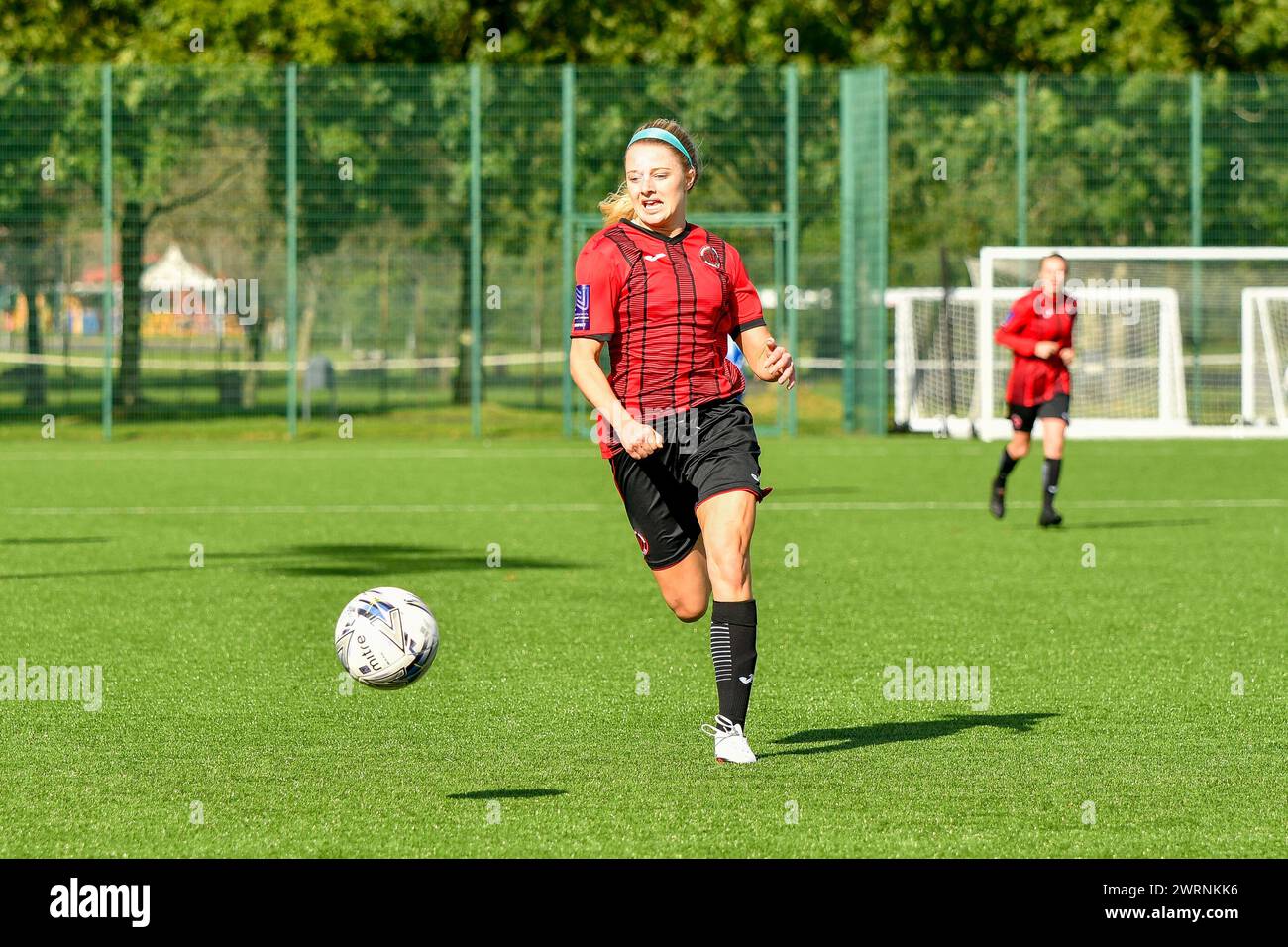 Ystrad Mynach, Galles. 3 ottobre 2021. Taylor Brackin di Hounslow Women in azione durante la partita di fa Women's National League Southern Premier Division tra Cardiff City Ladies e Hounslow Women al Centre of Sporting Excellence di Ystrad Mynach, Galles, Regno Unito, il 3 ottobre 2021. Crediti: Duncan Thomas/Majestic Media. Foto Stock