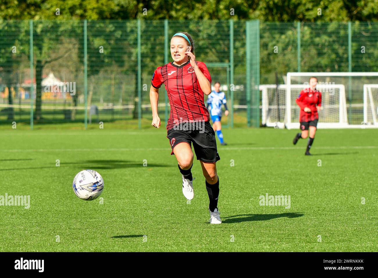 Ystrad Mynach, Galles. 3 ottobre 2021. Taylor Brackin di Hounslow Women in azione durante la partita di fa Women's National League Southern Premier Division tra Cardiff City Ladies e Hounslow Women al Centre of Sporting Excellence di Ystrad Mynach, Galles, Regno Unito, il 3 ottobre 2021. Crediti: Duncan Thomas/Majestic Media. Foto Stock