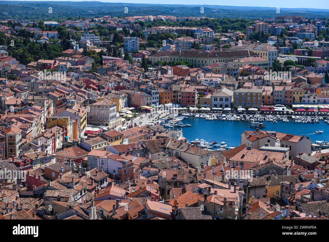 Rovigno: Porto e città vecchia, vista dal campanile della Chiesa di Sant'Eufemia. Croazia Foto Stock