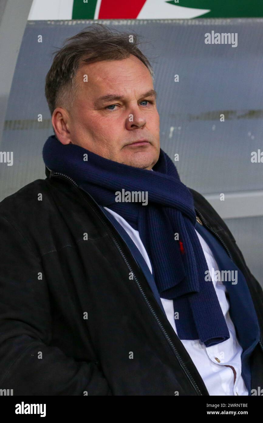 Allenatore Tomasz Tulacz del Puszcza Niepolomice visto durante la partita di calcio polacca PKO Ekstraklasa League 2023/2024 tra Puszcza Niepolomice e Rakow Czestochowa allo stadio di Cracovia. Punteggio finale: Puszcza Niepolomice 1:1 Rakow Czestochowa. Foto Stock