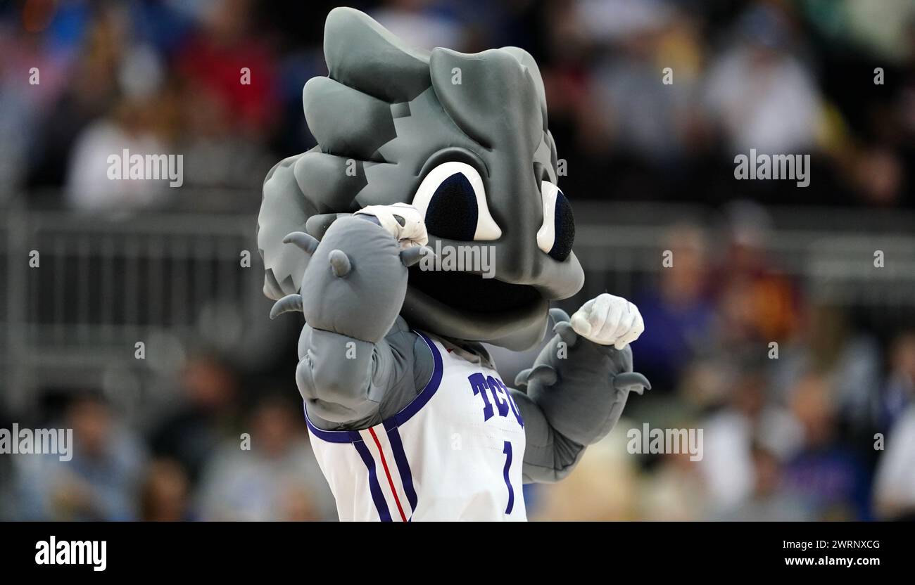 13 MARZO 2024: La mascotte della TCU mette a segno la sua roba nel Big 12 Championship Tournament al T-Mobile Center, Kansas City, Missouri. Jon Robichaud/CSM. Foto Stock