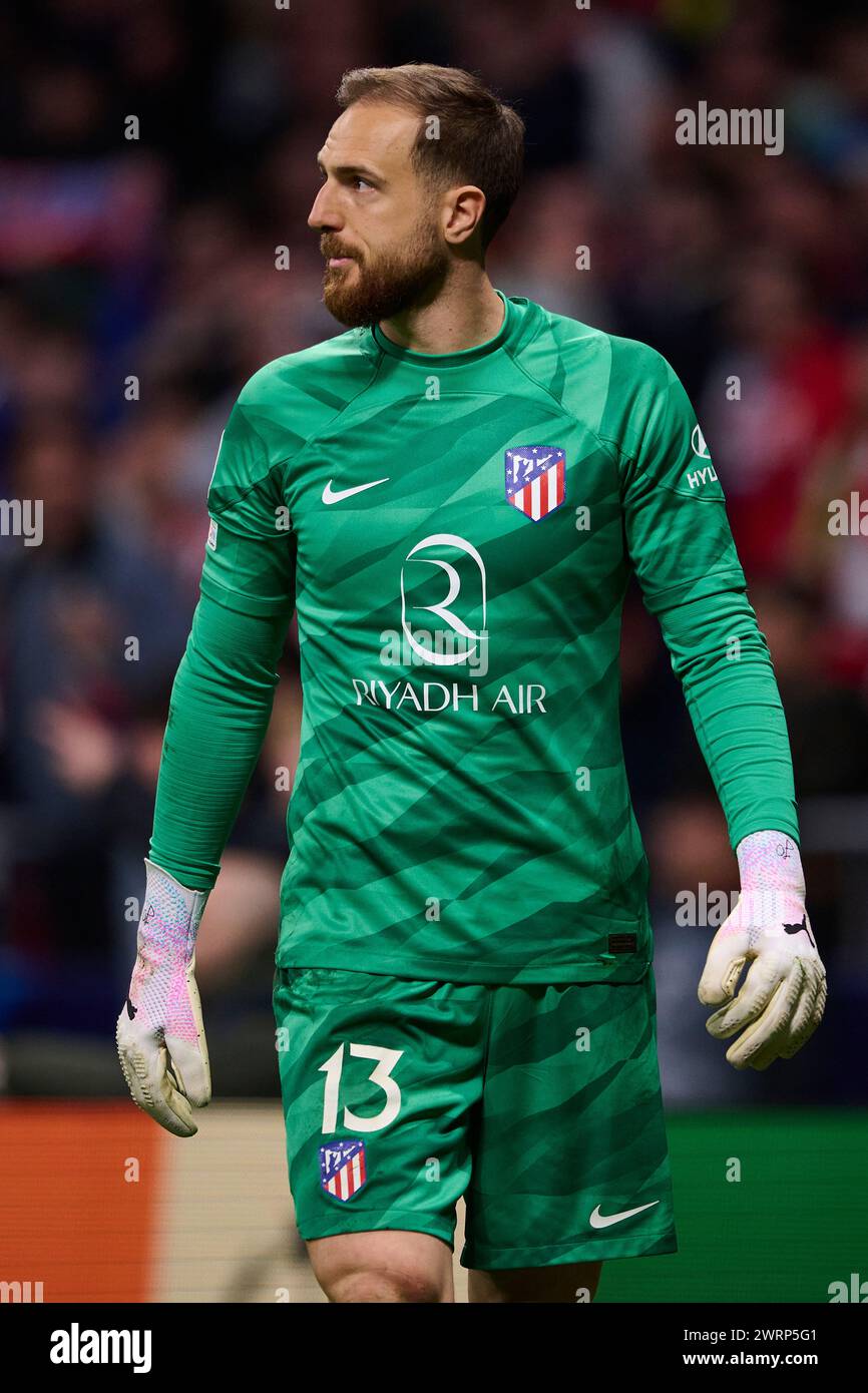 MADRID, SPAGNA - 13 MARZO: Jan Oblak portiere dell'Atletico de Madrid guarda durante il turno di andata e ritorno della UEFA Champions League 2023/24 tra l'Atletico de Madrid e l'FC Internazionale Milan allo stadio Civitas Metropolitano il 13 marzo 2024 a Madrid, Spagna. (Foto di Francisco Macia/Photo Players Images) Foto Stock