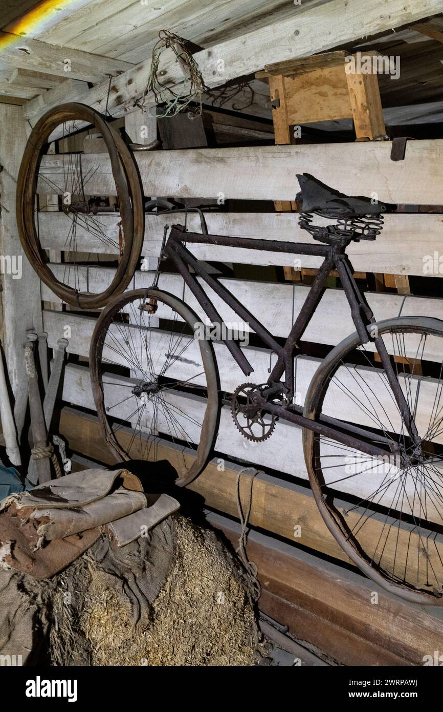 Antartide, Mare di Ross, Isola di Ross, Capo Evans. La capanna di Scott, utilizzata durante la spedizione Terra Nova (1910-1913) prima bicicletta in Antartide. Foto Stock