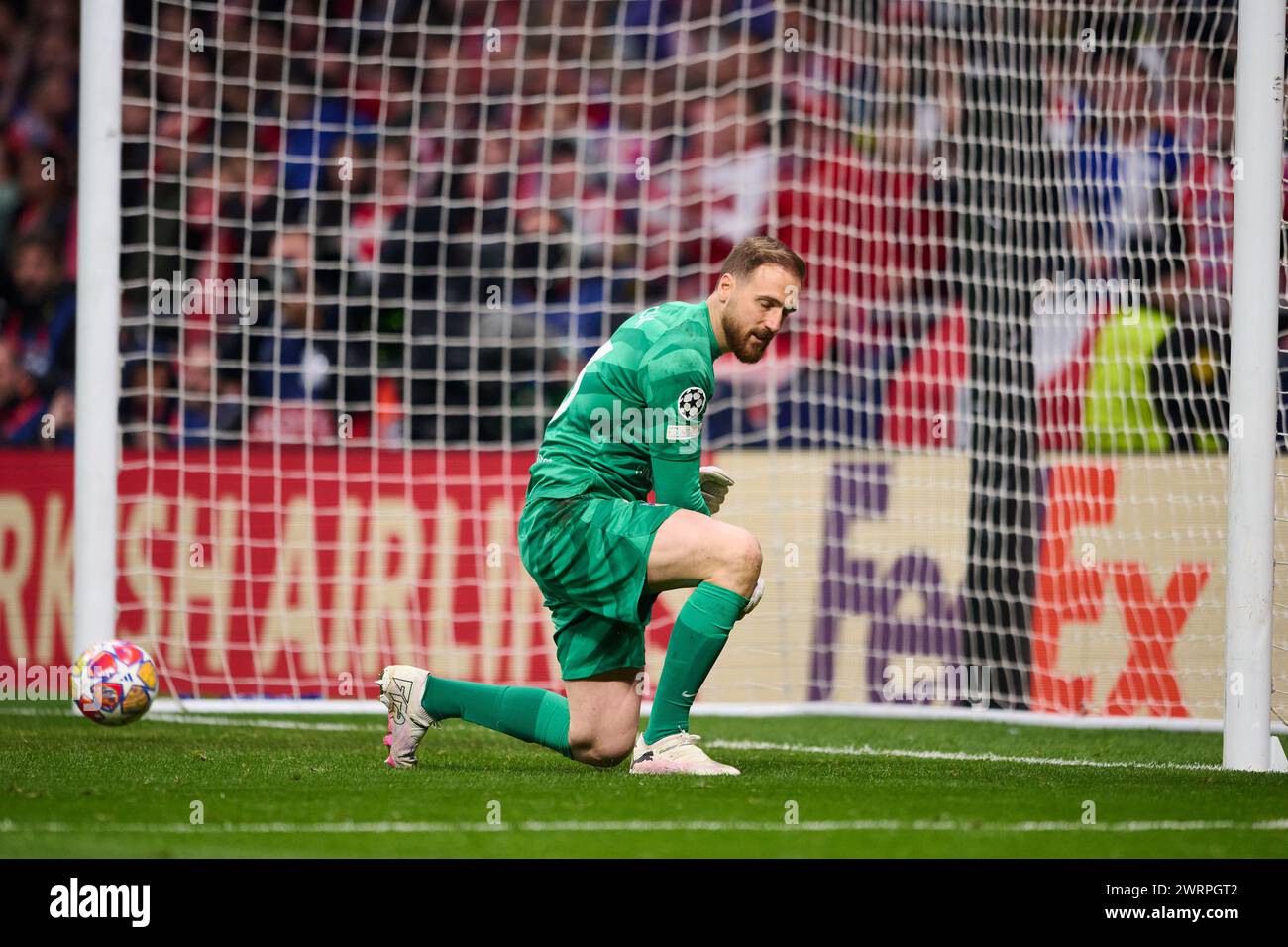 MADRID, SPAGNA - 13 MARZO: Jan Oblak portiere dell'Atletico de Madrid manca il quinto e decisivo rigore della squadra ai calci di rigore durante il turno di UEFA Champions League 2023/24 del 16° turno di andata e ritorno tra l'Atletico de Madrid e l'FC Internazionale Milan allo stadio Civitas Metropolitano il 13 marzo 2024 a Madrid, Spagna. (Foto di Francisco Macia/Photo Players Images) Foto Stock