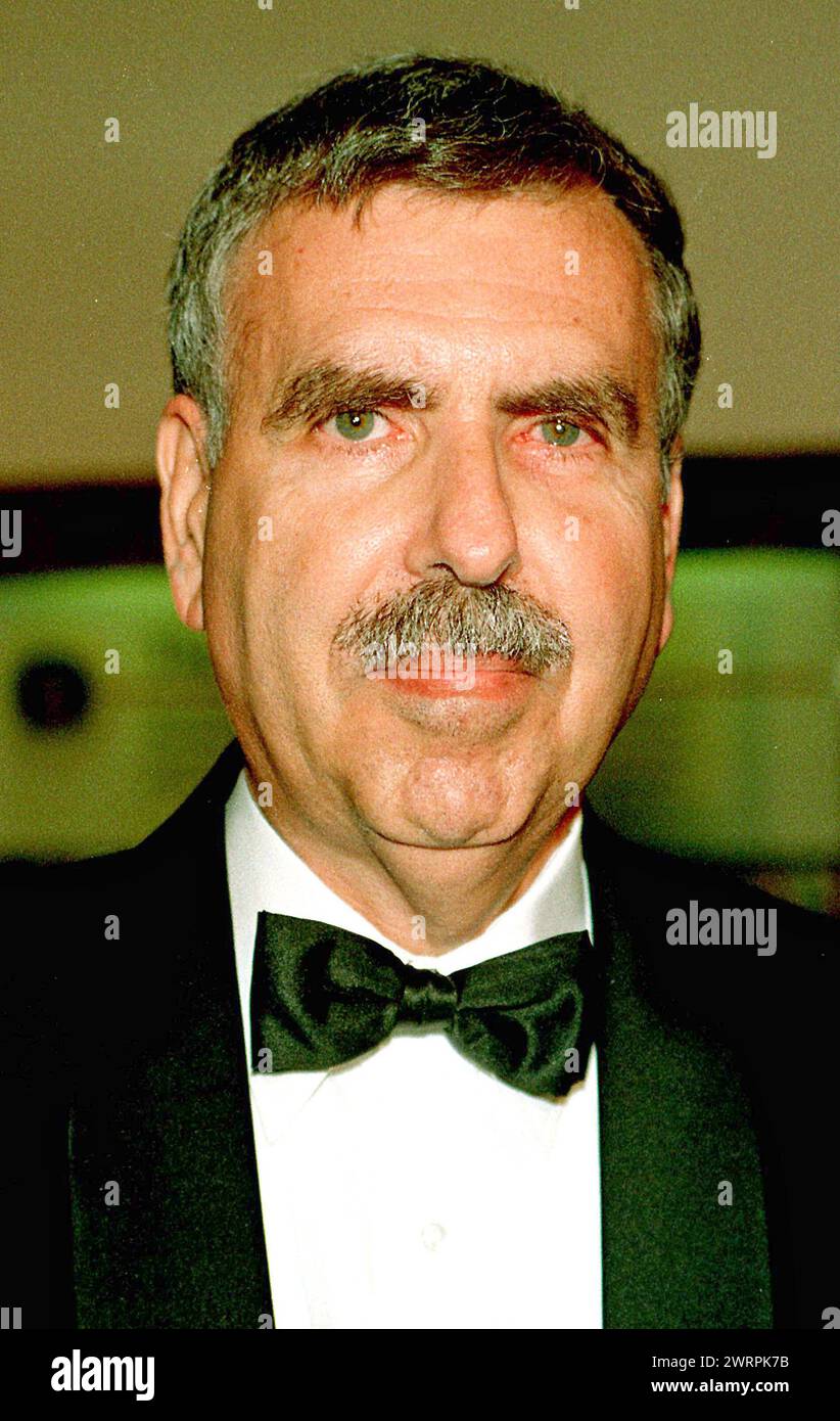 **FOTO FILE** Gerald Levin è morto. Washington, DC - 29 ottobre 1997 -- Gerald M. Levin, Presidente e CEO, Time Warner, Inc. Arriva alla Casa Bianca di Washington, DC per la cena di Stato in onore del presidente cinese Jiang Zemin il 29 ottobre 1997. Crediti: Ron Sachs/CNP /MediaPunch Foto Stock