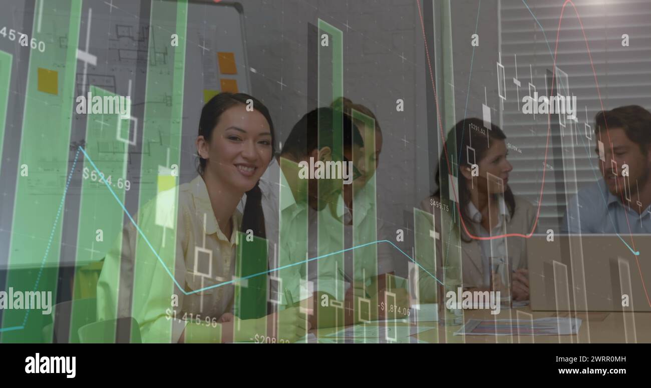 Immagine dell'elaborazione dei dati finanziari sulle persone aziendali Foto Stock