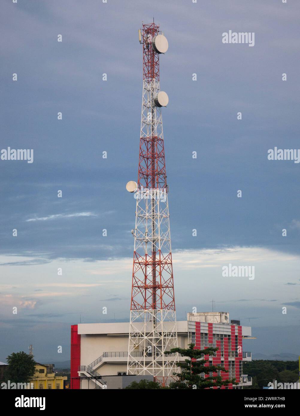 Rete mobile di telecomunicazione BTS Foto Stock