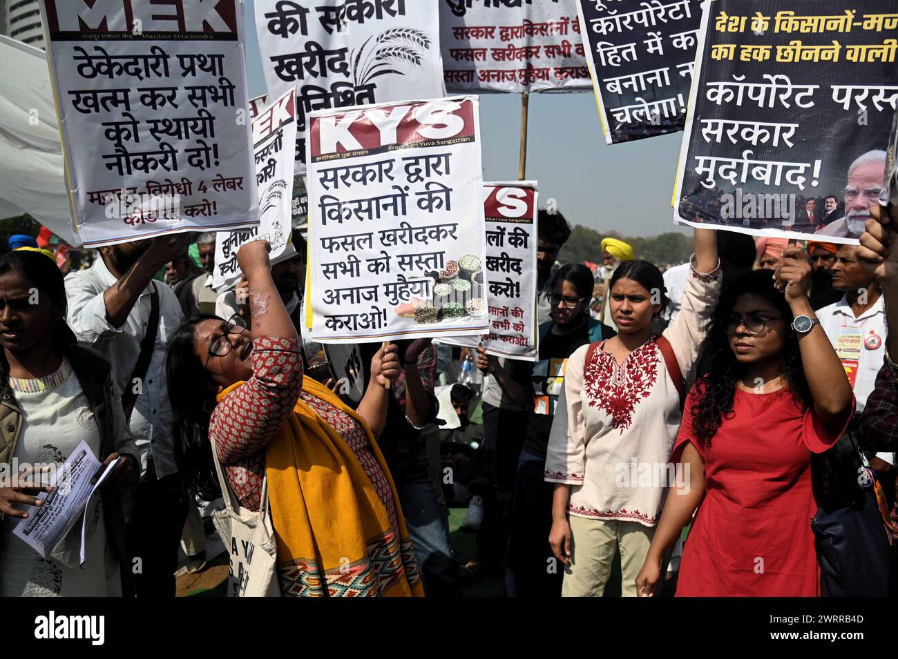 Delhi, nuova Delhi, India. 14 marzo 2024. Studenti di diverse organizzazioni protestano per chiedere prezzi delle colture garantiti a nuova Delhi, India il 14 marzo 2024 (Credit Image: © Deep Nair/ZUMA Press Wire) SOLO PER USO EDITORIALE! Non per USO commerciale! Foto Stock