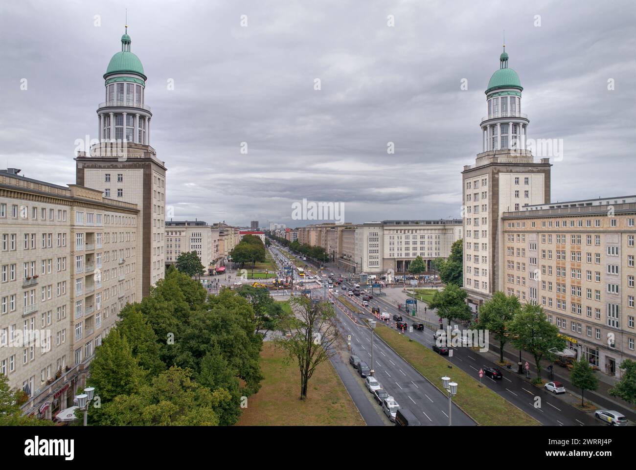 Frankfurter Tor, porta di Francoforte, Karl-Marx-Allee, Berlino Est, Germania Foto Stock