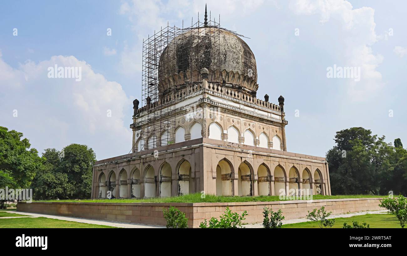 Mausoleo del sultano Muhammad Qutub Shah, nel campus delle Tombe Qutub Shahi, Hyderabad, Telangana, India. Foto Stock