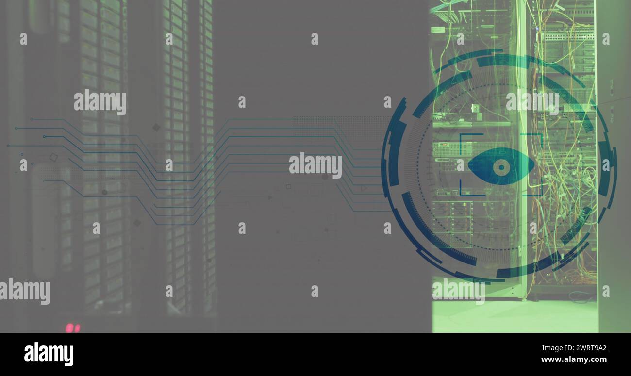 Immagine dello scanner rotondo della retina oculare contro la sala server del computer Foto Stock