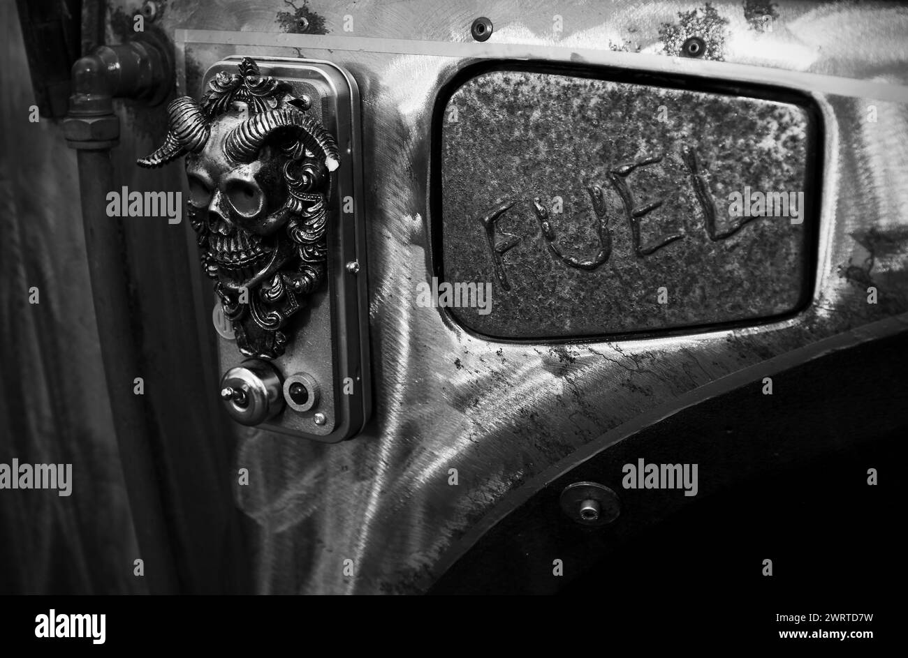 Fotografia di © Jamie Callister. VW Hot Rod convertito e il suo orgoglioso proprietario, Mark del Wirral Merseyside, sono orgogliosi di essere in mostra a Chester, in Inghilterra. Foto Stock