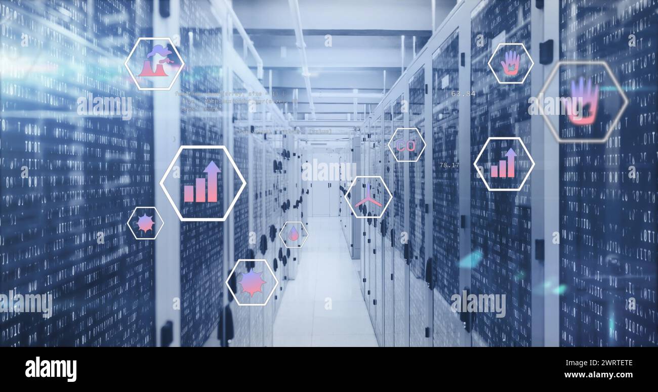 Immagine di più icone e lenti lampeggianti su codici binari sui rack server dati Foto Stock