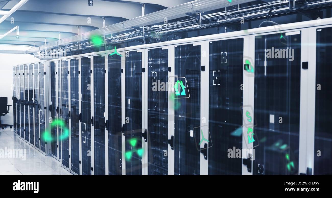 Immagine di più icone, mirini con lenti che si illuminano sulla sala server dati Foto Stock