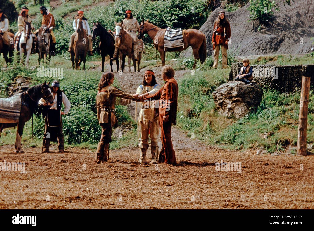 Pierre Brice interpreta Winnetou e altri attori in The Treasure in Silver Lake, Karl May Festival, teatro all'aperto Elspe, Sauerland, North Foto Stock