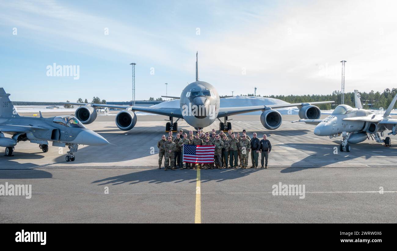 Gli aviatori della U.S. Air Force assegnati al 914th Air Refueling Wing, Niagara Falls Air Reserve Station, New York Foto Stock