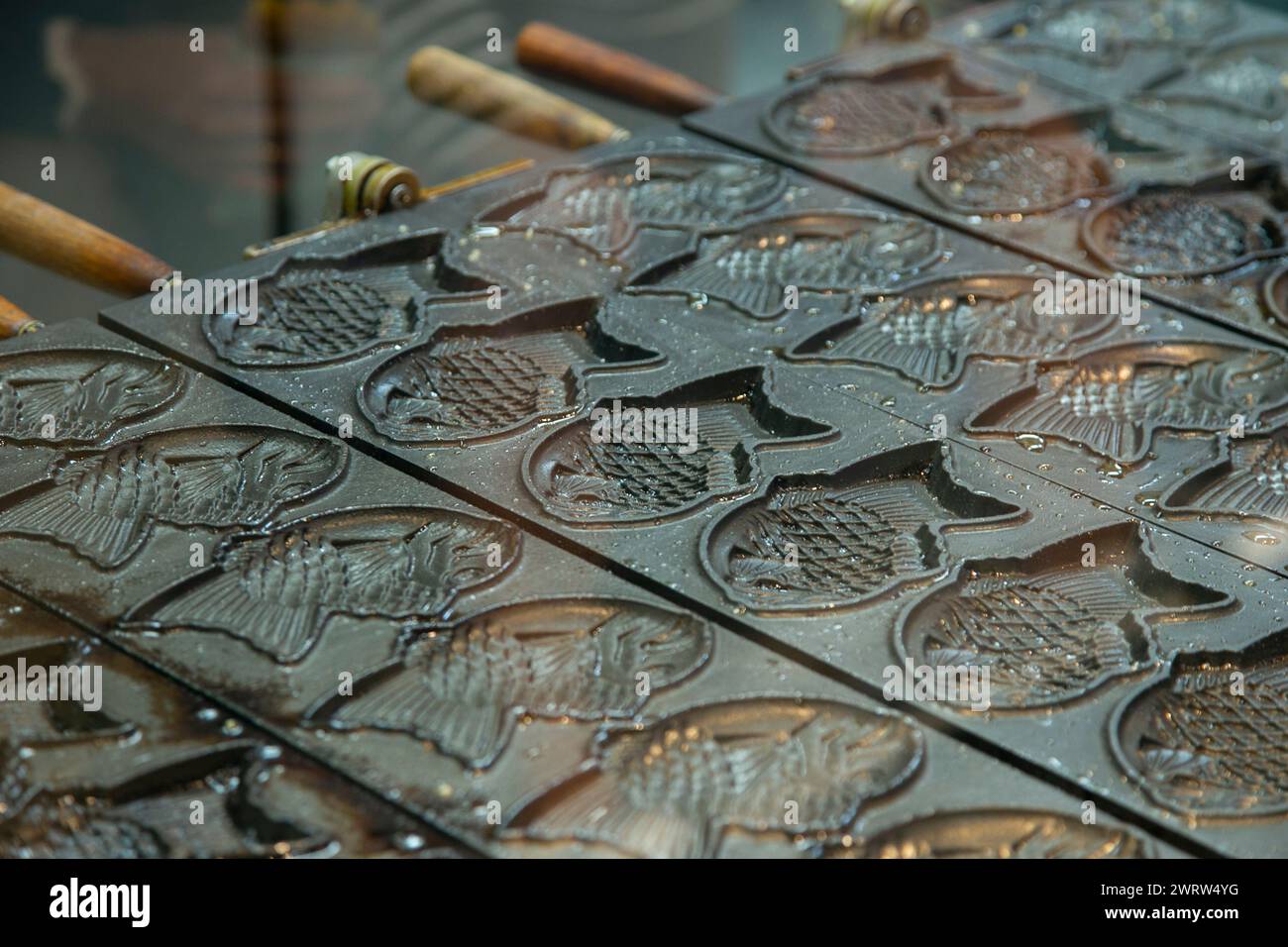 Taiyaki è una torta giapponese a forma di pesce, comunemente venduta come cibo di strada Foto Stock