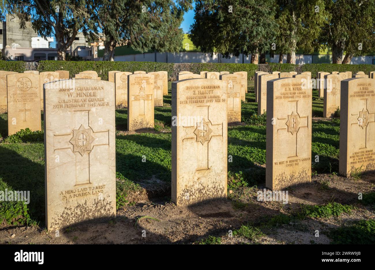 Tombe di soldati britannici delle Coldstream Guards uccisi nella campagna del Nord Africa febbraio 1943, Enfidaville War Cemetery, Enfidha, Tunisia. Foto Stock