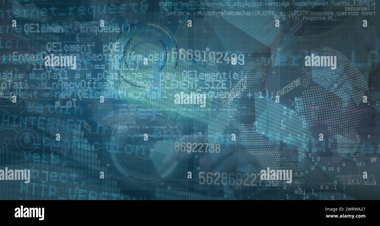 Immagine di dati, schermi digitali, frecce e numeri sui bambini in classe Foto Stock