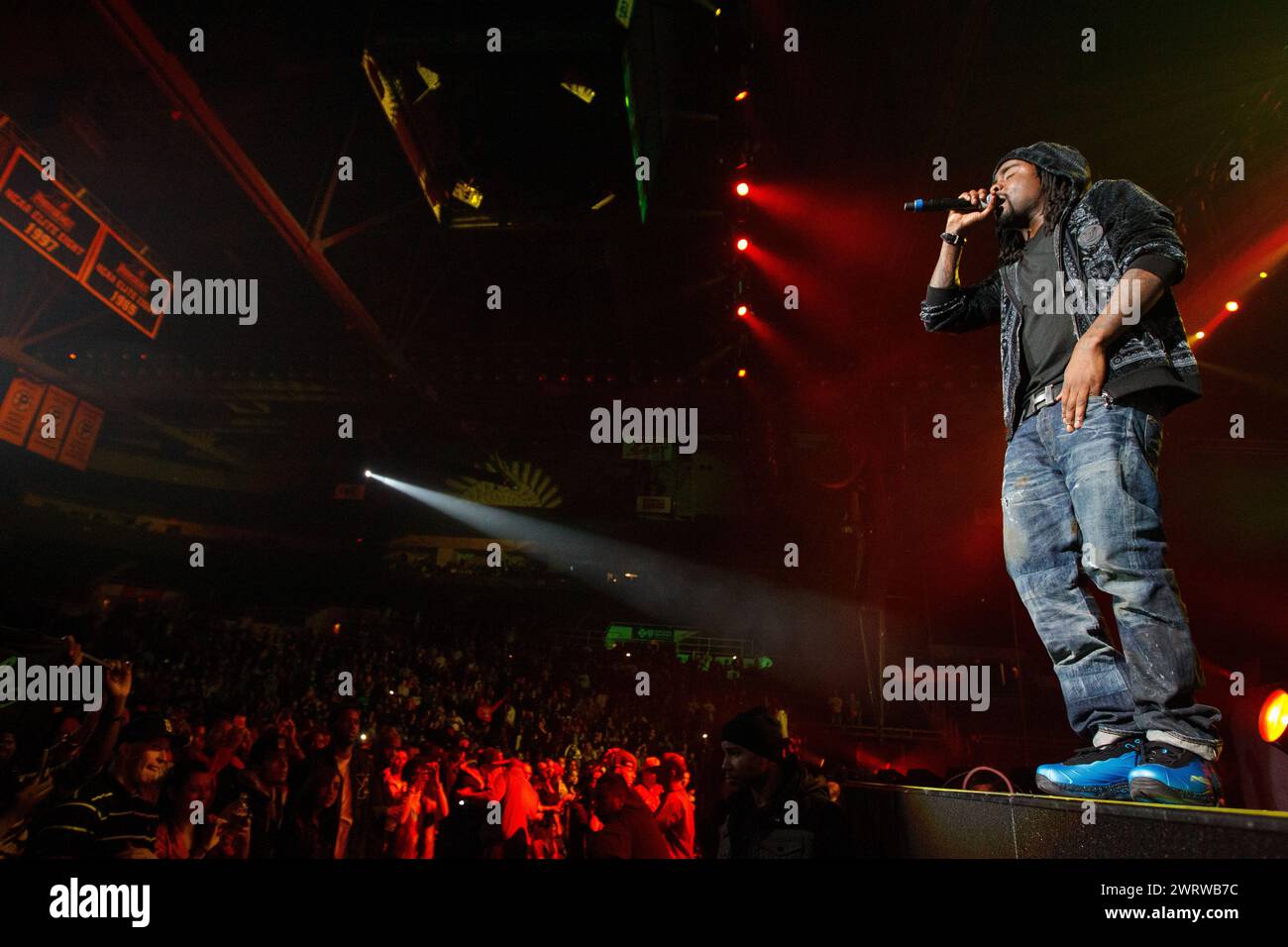 Il musicista WALE si esibisce al MMG Tour di Providence, Rhode Island, USA al Dunkin' Donuts Center che ora è chiamato amica Mutual P Foto Stock