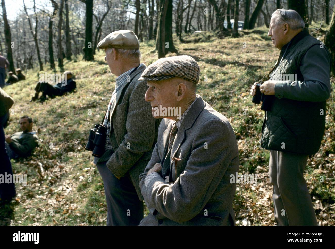 Dai la caccia ai seguaci dei piedi, alla gente del posto e divertiti a guardare la caccia. Quantock Staghounds 1990s UK. Quantock Hills, Somerset. Inghilterra 1997. HOMER SYKES. Foto Stock