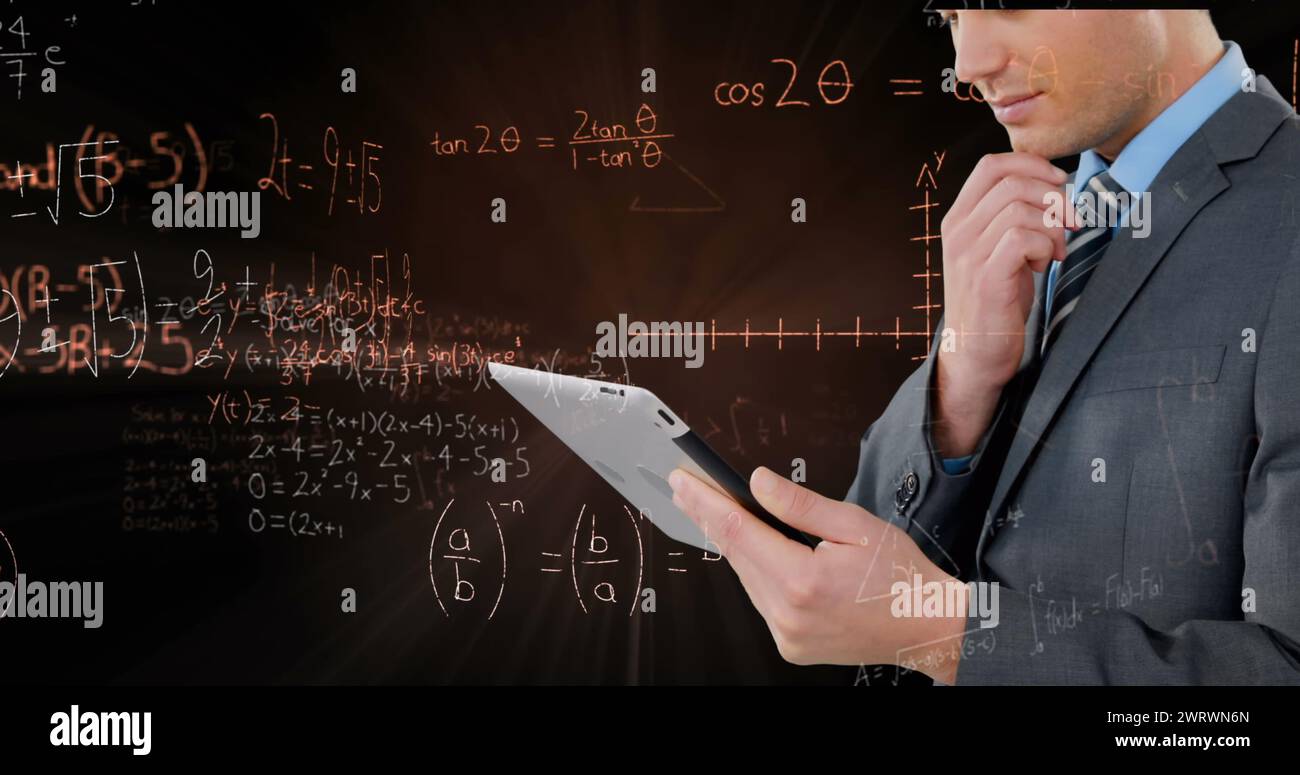 Immagine dell'elaborazione dei dati e delle equazioni matematiche sull'uomo d'affari tramite tablet Foto Stock