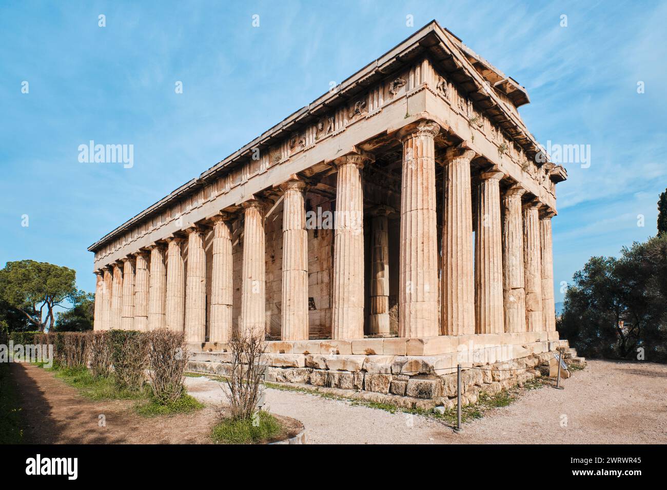 Atene, Grecia - 3 marzo 2024: Tempio di Efesto nell'antica Agorà Foto Stock