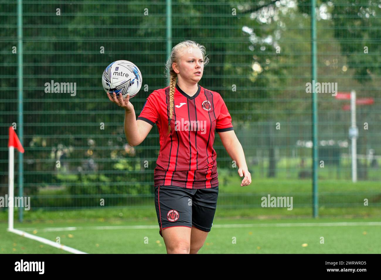Ystrad Mynach, Galles. 3 ottobre 2021. Sara Guzowska di Hounslow Women durante la partita di fa Women's National League Southern Premier Division tra Cardiff City Ladies e Hounslow Women al Centre of Sporting Excellence di Ystrad Mynach, Galles, Regno Unito, il 3 ottobre 2021. Crediti: Duncan Thomas/Majestic Media. Foto Stock