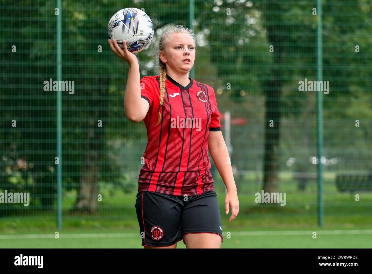 Ystrad Mynach, Galles. 3 ottobre 2021. Sara Guzowska di Hounslow Women durante la partita di fa Women's National League Southern Premier Division tra Cardiff City Ladies e Hounslow Women al Centre of Sporting Excellence di Ystrad Mynach, Galles, Regno Unito, il 3 ottobre 2021. Crediti: Duncan Thomas/Majestic Media. Foto Stock