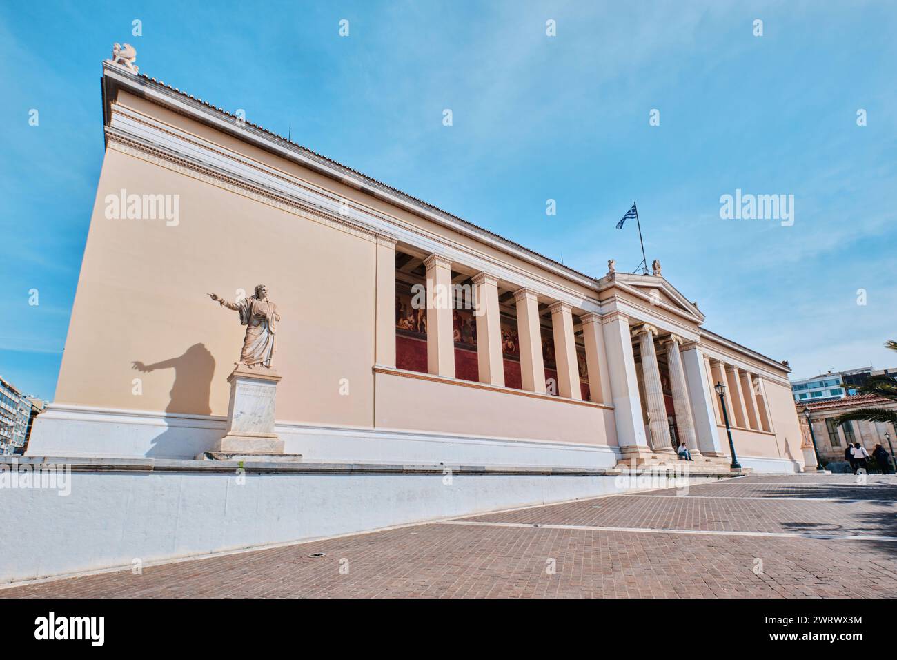 Atene, Grecia - 3 marzo 2024: Edificio dell'Università Nazionale e Capodistria di Atene nel centro della città Foto Stock