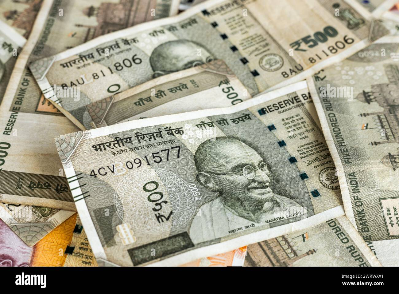 Denaro indiano, background finanziario, banconote indiane da 500 rupie, primo piano Foto Stock