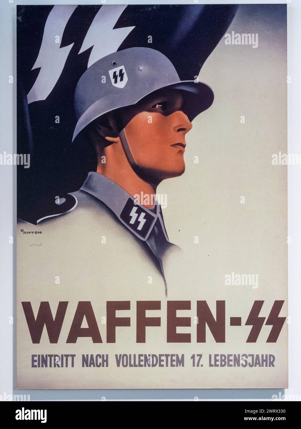 Manifesto di reclutamento per volontari presso le Waffen SS (1941) in mostra nella Topografia del terrore, Berlino, Germania, Foto Stock